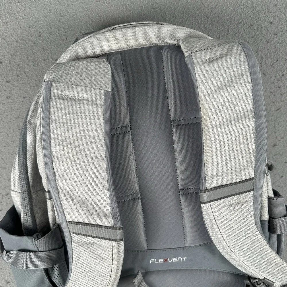 The North Face Women's Recon Backpack TNF White Metallic Melange/Mid Grey - Used
